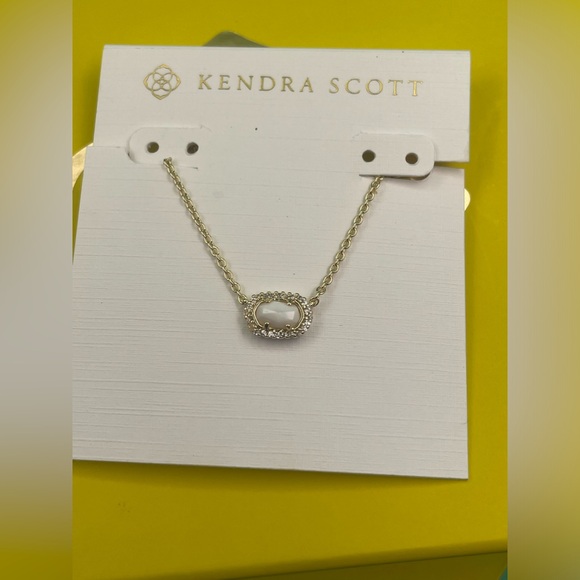 ✰NEW | Kendra Scott Chelsea Gold White Pearl Pendant Necklace - Picture 8 of 8